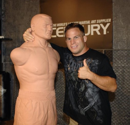 Водоналивной мешок Century Bob Box XL и добрый мужчина Водоналивной мешок Century Bob Box XL и добрый мужчина