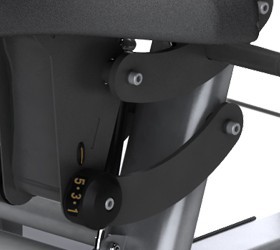 Регулировка сидения с газовой системой возврата Air Shock (только для Versa PLUS) Регулировка сидения с газовой системой возврата Air Shock (только для Versa PLUS)