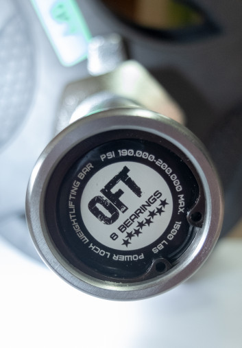 Гриф для пауэрлифтинга олимпийский OFT до 680 кг Гриф для пауэрлифтинга олимпийский OFT до 680 кг