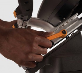 Рукоятки регулируются очень просто с помощью рычажка "вверх-вниз", а сиденье с помощью рычажка "поверни-потяни" для идеального положения во время длительных тренировок Рукоятки регулируются очень просто с помощью рычажка "вверх-вниз", а сиденье с помощью рычажка "поверни-потяни" для идеального положения во время длительных тренировок