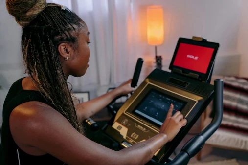 Велотренажер с вертикальной посадкой Sole LCB 2023 Велотренажер с вертикальной посадкой Sole LCB 2023