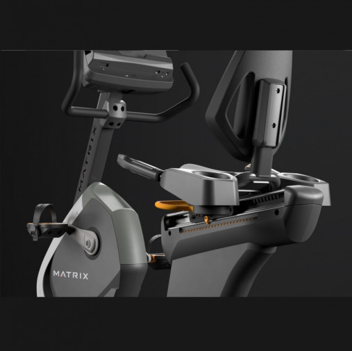 Горизонтальный велотренажер Matrix Performance. Консоль LED Горизонтальный велотренажер Matrix Performance. Консоль LED